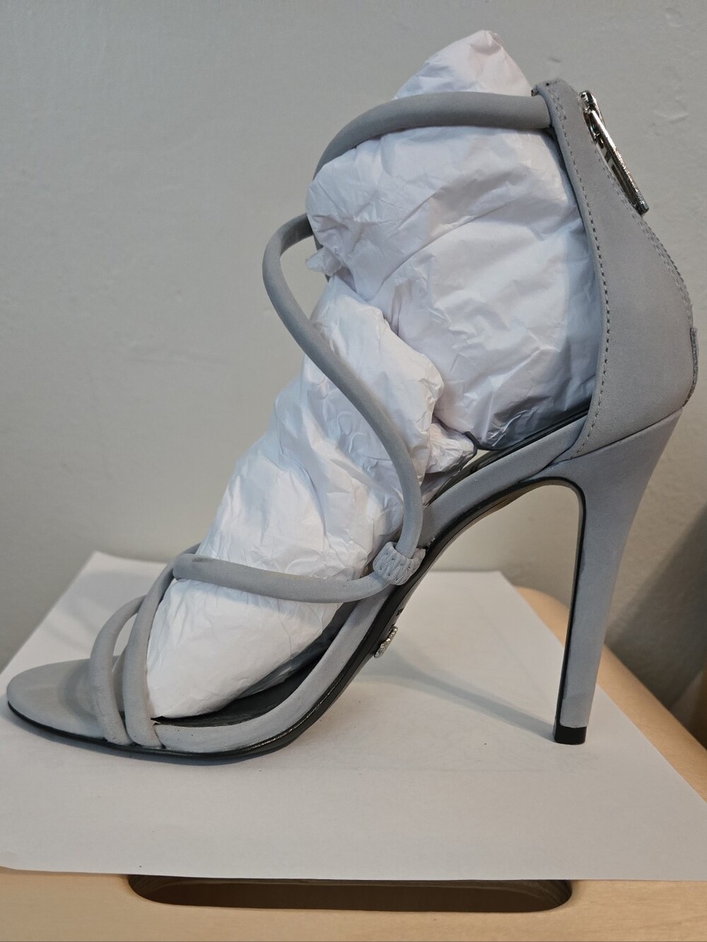 Vintage SCHUTZ Strappy Suede Heels in Light Gray 6s - Picture 6 of 9